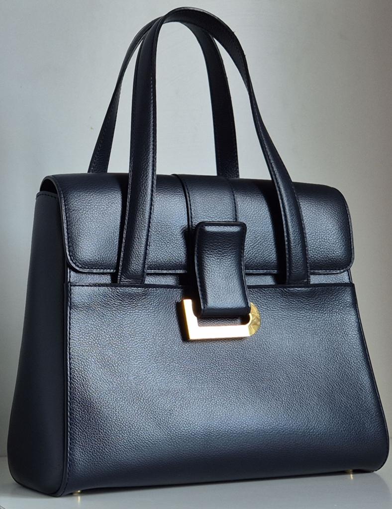 Delvaux handtas, Ophalen