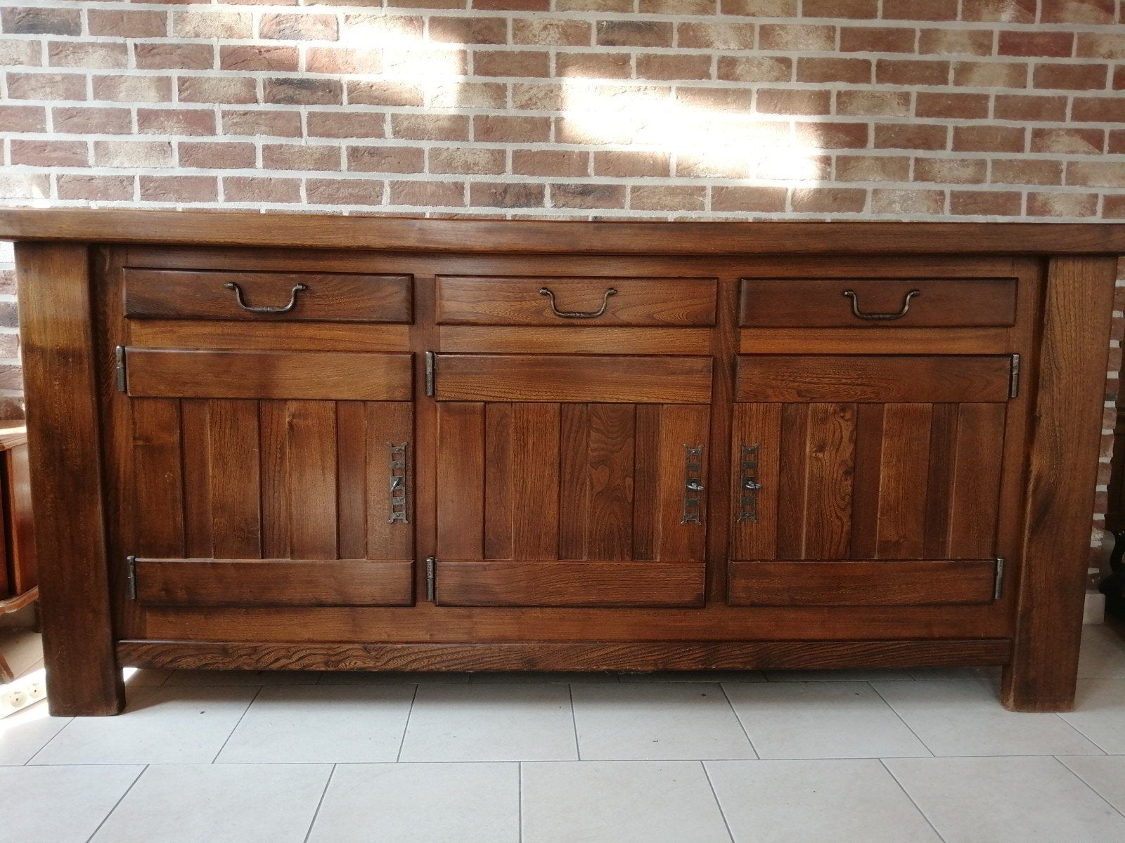 Salle à manger merisier, Enlèvement