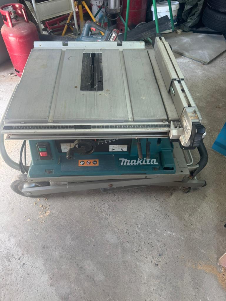 Scie sur table makita avec son support, Enlèvement, Comme neuf