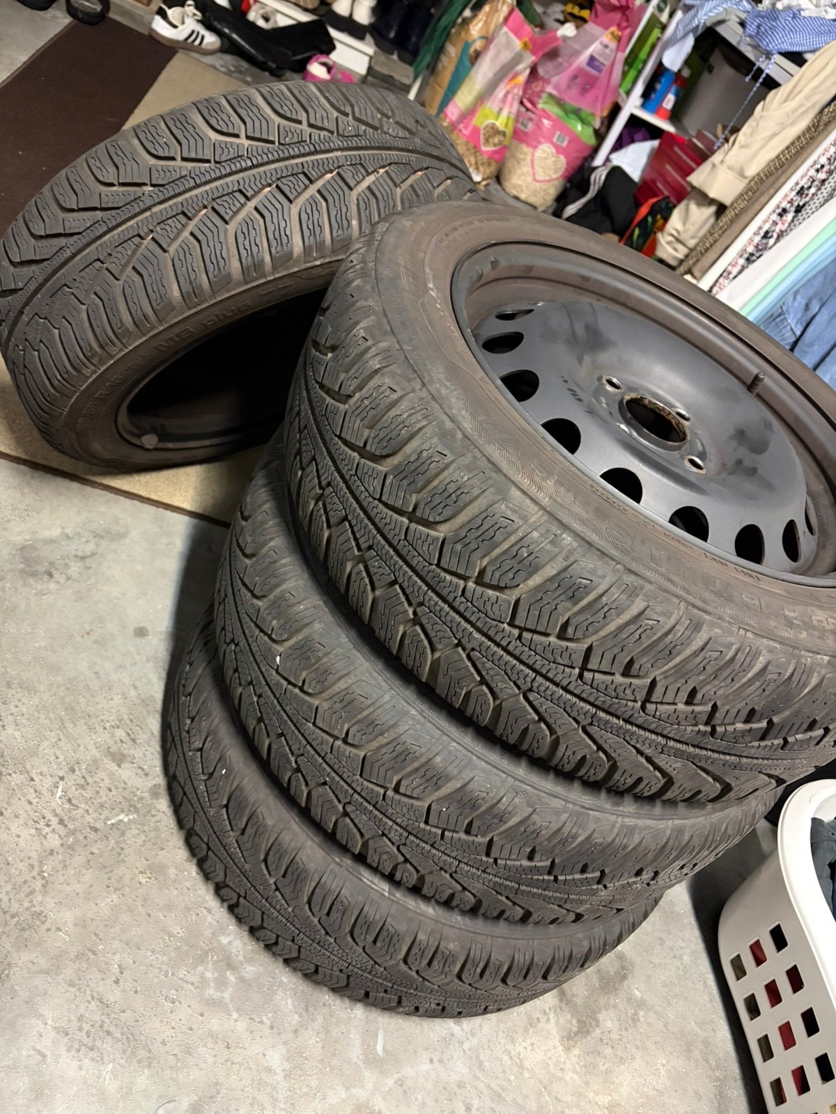 Winterbanden Uniroyal 195 55 R16 op velg. Heel goede staat., Ophalen, Zo goed als nieuw