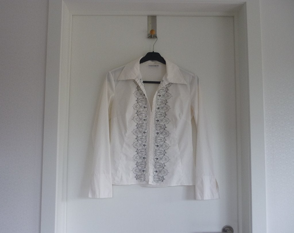 Gebroken wit hemd met zwart stiksel van Comma Maat 36, Enlèvement ou Envoi, Taille 36 (S), Blanc