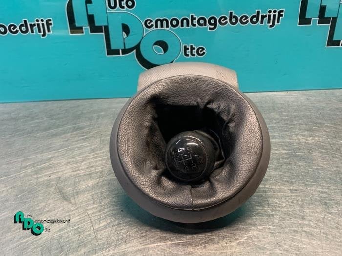 Enveloppe levier de vitesse d'un Peugeot Partner (Partner 08, -, 3 mois de garantie, Utilisé, -
