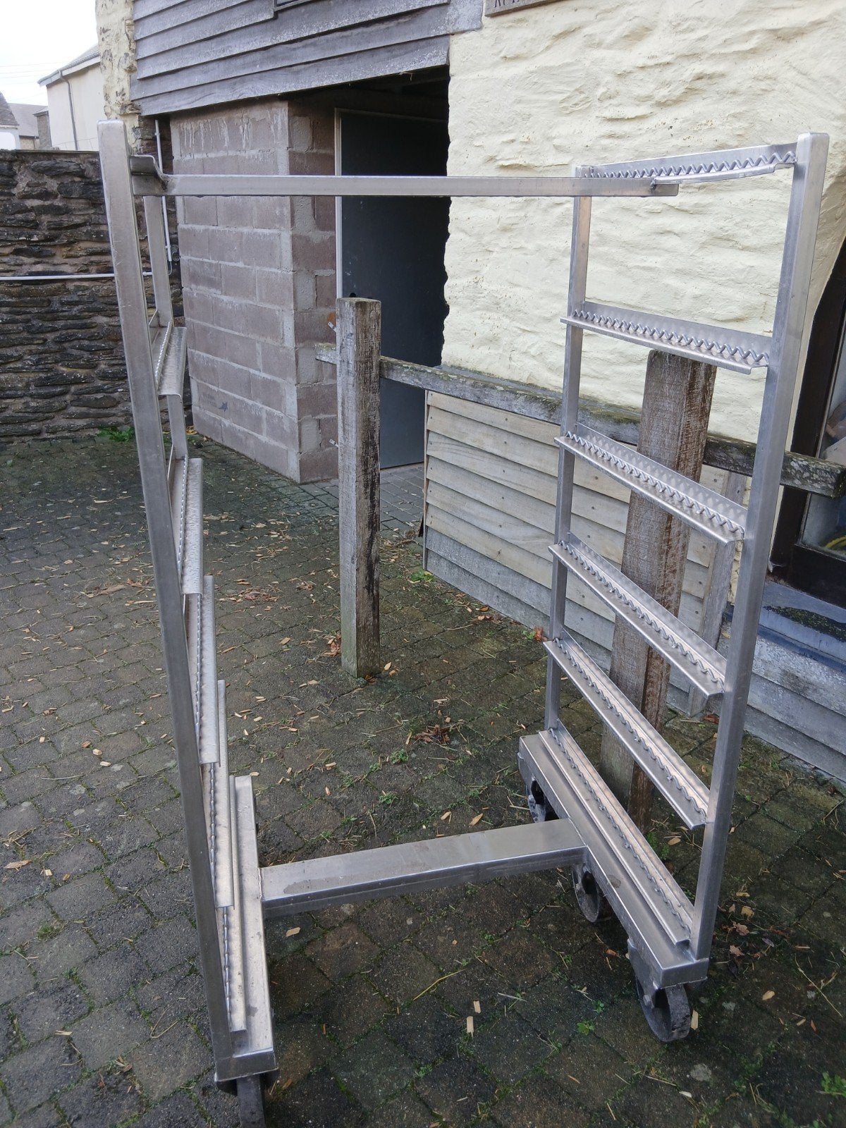 À VENDRE – 2 chariots de fumage professionnels en inox, Enlèvement