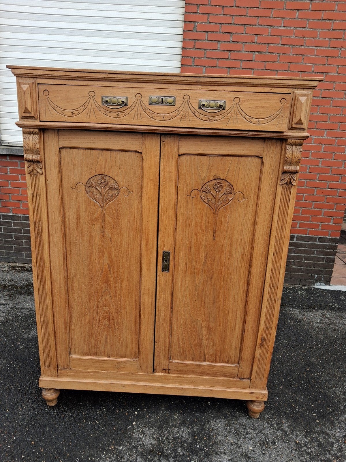 Oude meiten kast, Ophalen