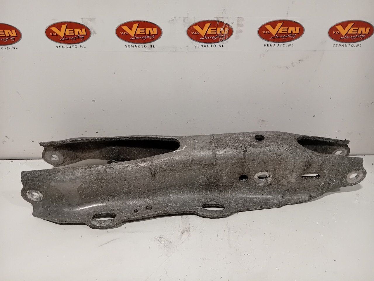 Draagarm links achter Mercedes-Benz S-Klasse, Onderdelen@venauto.nl, Van der Ven Autorecycling B.V., Ettenseweg 76, 4706 PB Roosendaal, The Netherlands