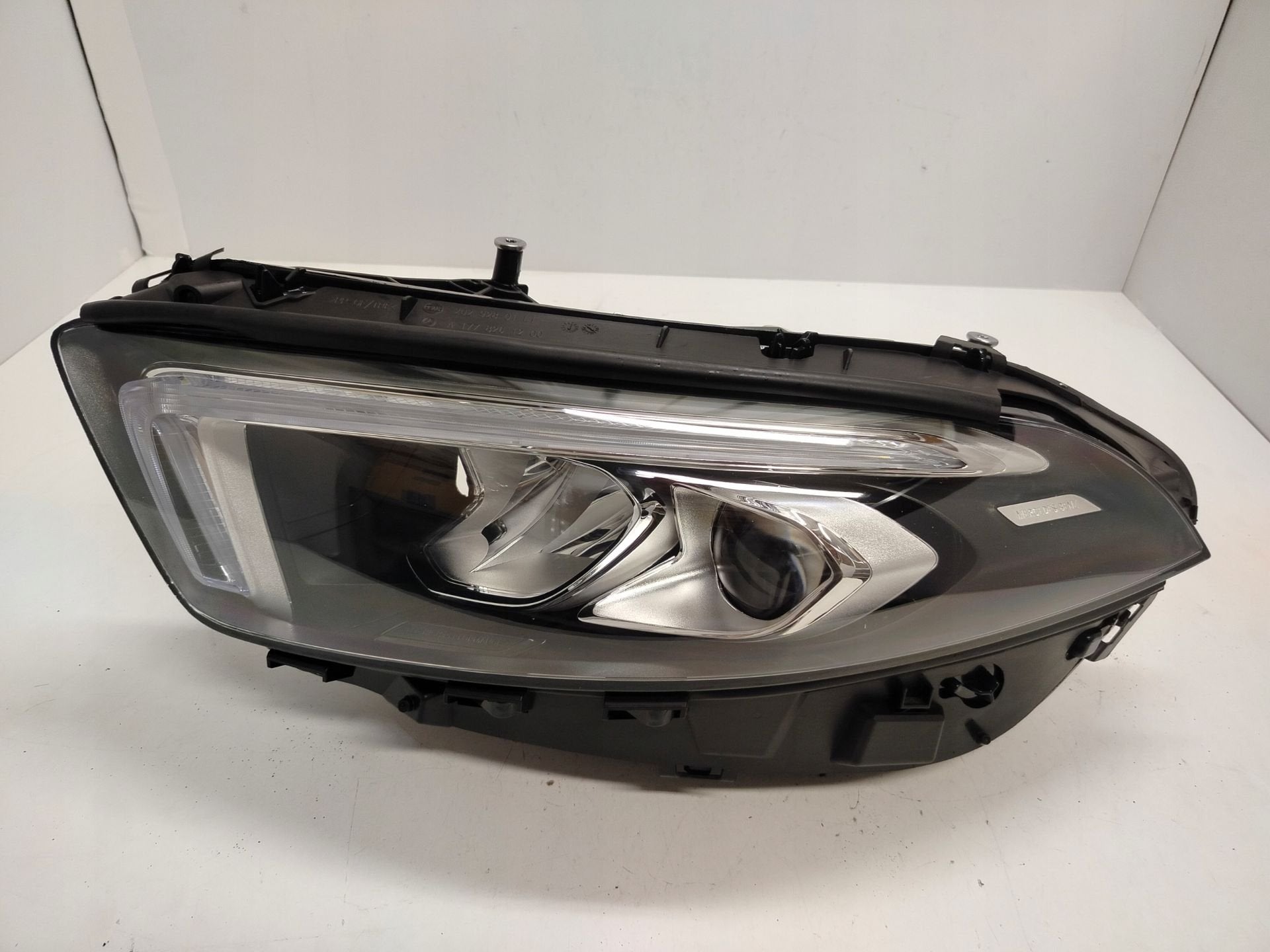 Mercedes A-Klasa W177 Koplamp Links A1779063705, Gebruikt, Mercedes-Benz AG, Mercedes-Benz, Mercedesstrasse 120
70372  Stuttgart, DE