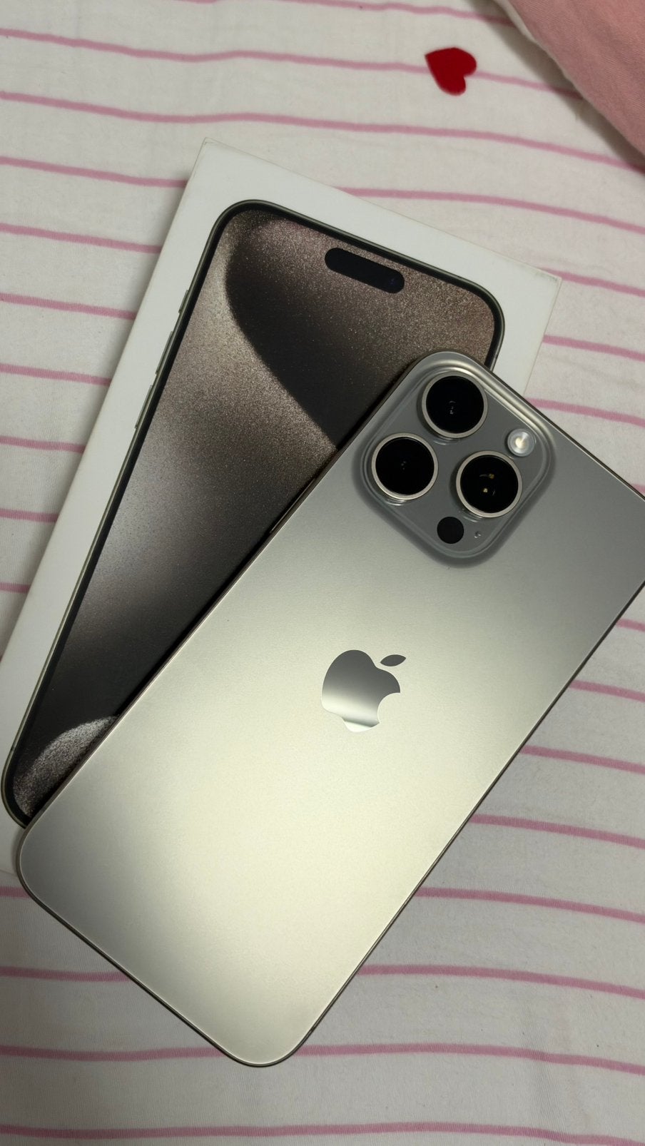 Apple iPhone 15 Pro Max 256GB Natural Titanium + 10 hoesjes, Télécoms, 256 GB, Gris, IPhone 15 Pro Max, Comme neuf