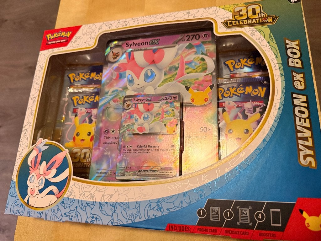 Pokémon 30th Celebration Sylveon ex Box EN - 4 boosters, Hobby & Loisirs créatifs, Enlèvement ou Envoi, Comme neuf, Autres types
