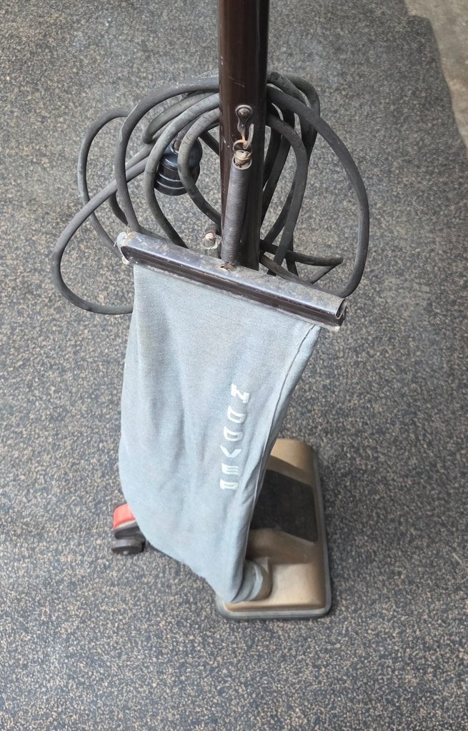 Aspirateur HOOVER mod 1358A, Enlèvement
