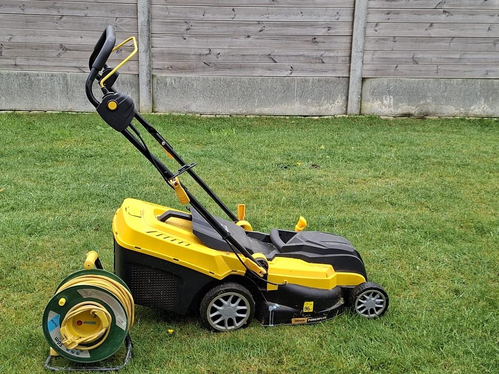 Grasmaaier Powerplus 42 cm, Ophalen, Cirkelmaaier, Elektrische grasmaaier, Zo goed als nieuw