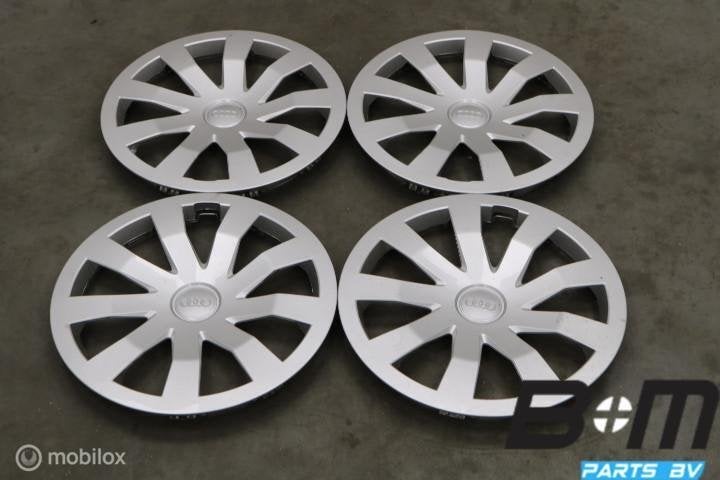 Set originele 15 inch wieldoppen Audi A1 GB 82A601147, Auto-onderdelen, Gebruikt, Band(en)