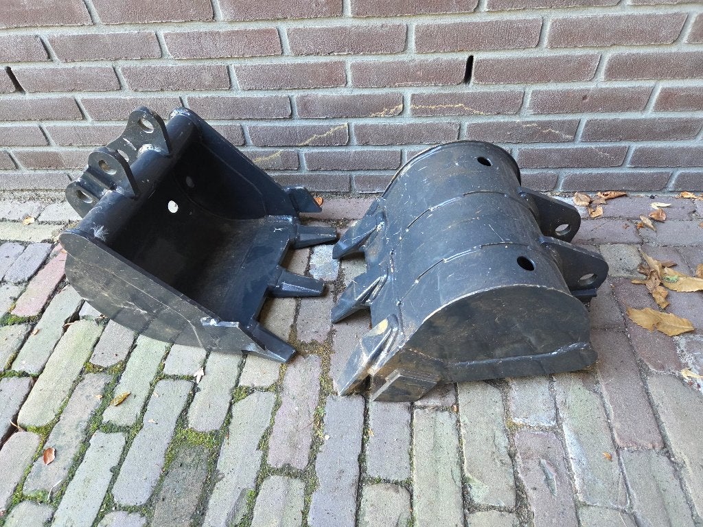 2 x Nieuwe Graafbak minigraver, 35 cm breed, Ophalen, Zo goed als nieuw