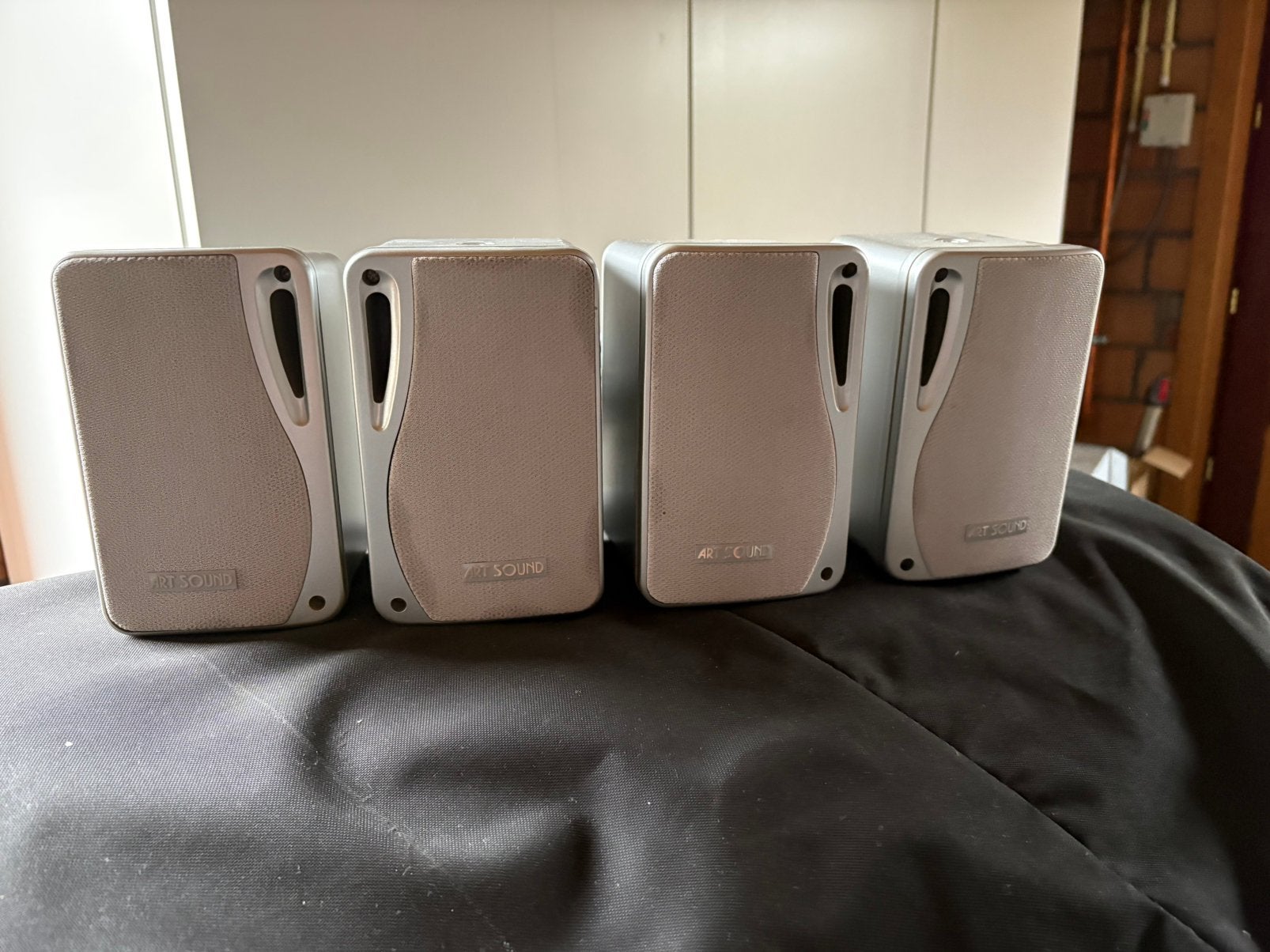 4 boxen voor op de muur, bevestiging zijn er bij, Gebruikt, Inclusief muurbeugels, Overige typen, Ophalen