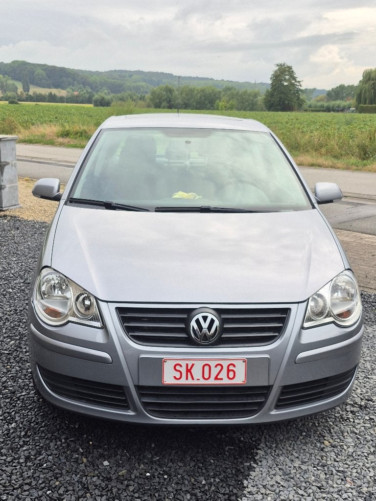Zilver grijze VW polo 4900 euro Geen handelaars, Auto's, Volkswagen, Voorwielaandrijving, 4 zetels, Stof, Overige kleuren