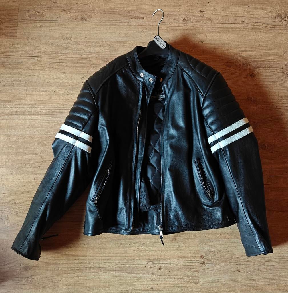 Lederen motorvest, Motoren, Ophalen