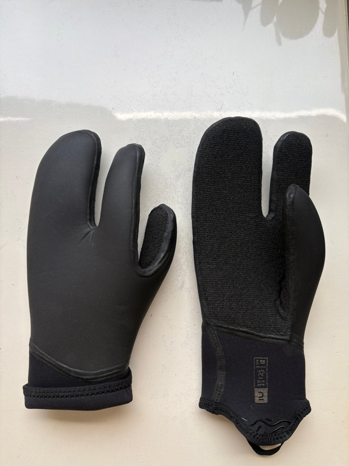 Neopreen surfhandschoen 5 mm L, Watersport en Boten, Ophalen of Verzenden, Zo goed als nieuw, Dame of Heer