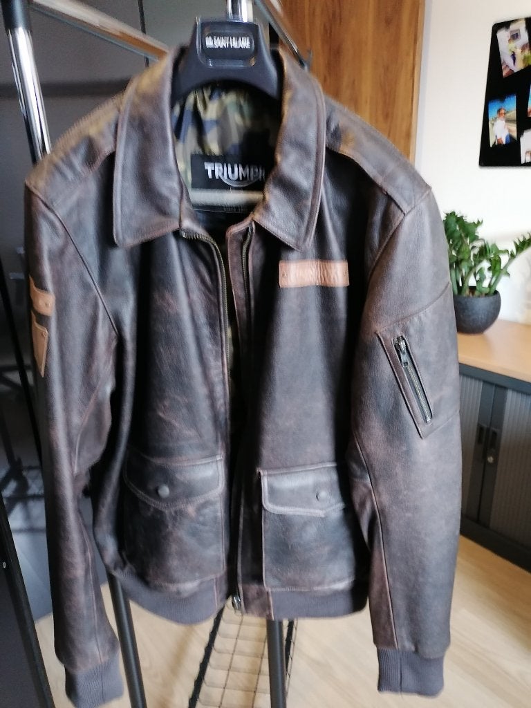 Blouson 100 % cuir , de marque TRIUMPH , état comme neuf, Ophalen, Nieuw, Triumph