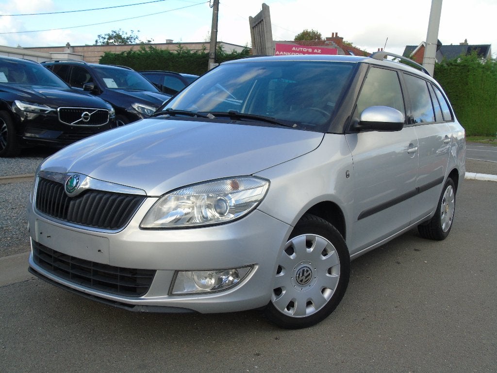 Skoda Fabia 1.6 TDI *12/2010 *Digitale AIRCO *NAVI *EURO 5, Autos, Entreprise, Boîte manuelle, Volant multifonction, Noir