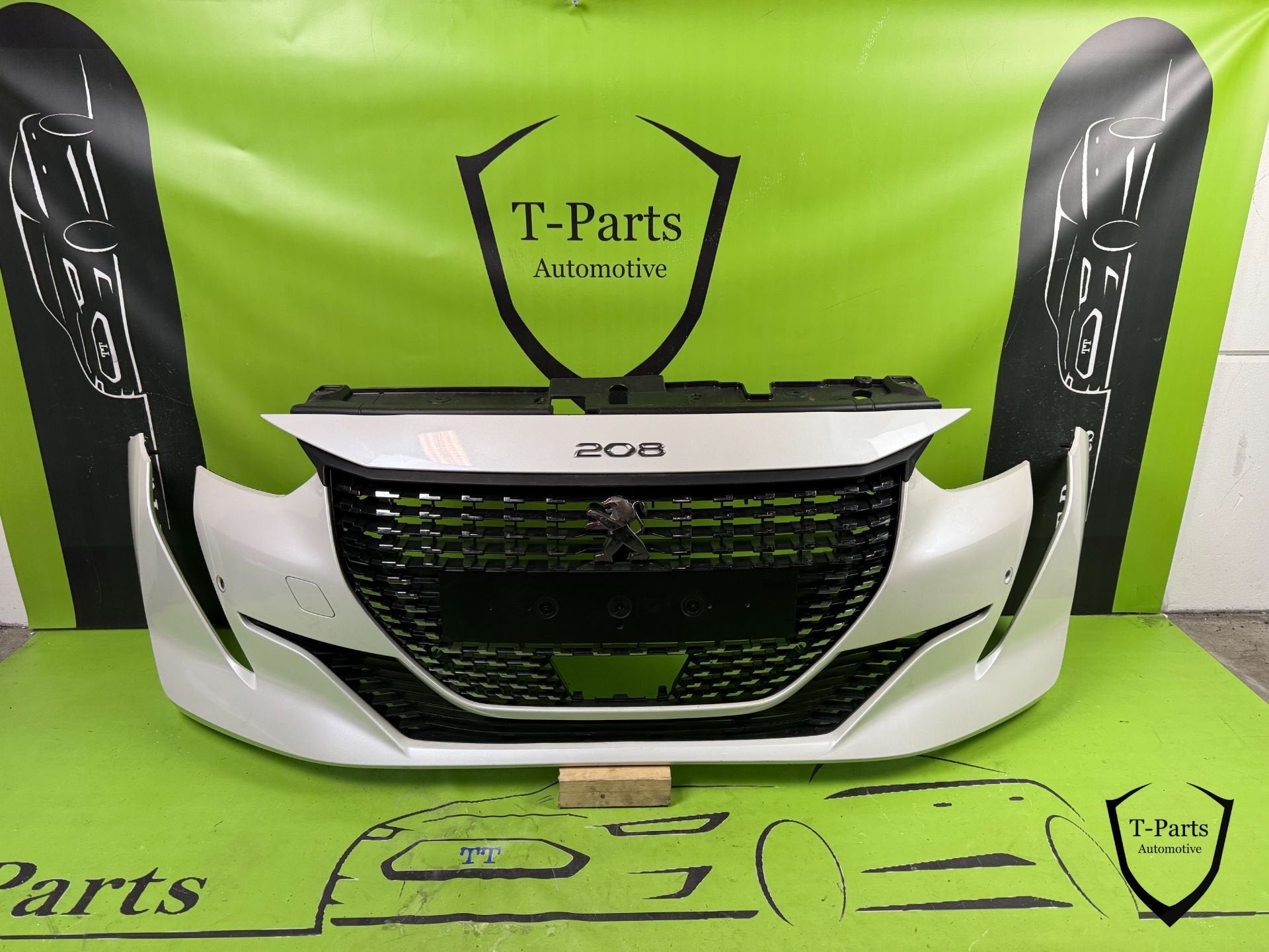 peugeot 208 voorbumper 4x pdc bumper 19+, Info@fabrikant.eu, Bumper, Fabrikant BV, Gebruikt