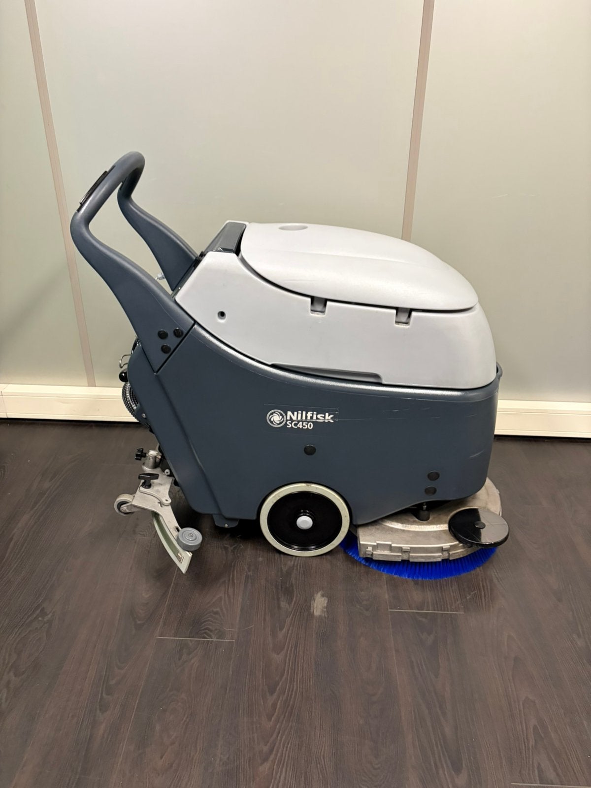 Schrobmachine | Nilfisk SC450 | Nieuw accupakket, Ophalen of Verzenden