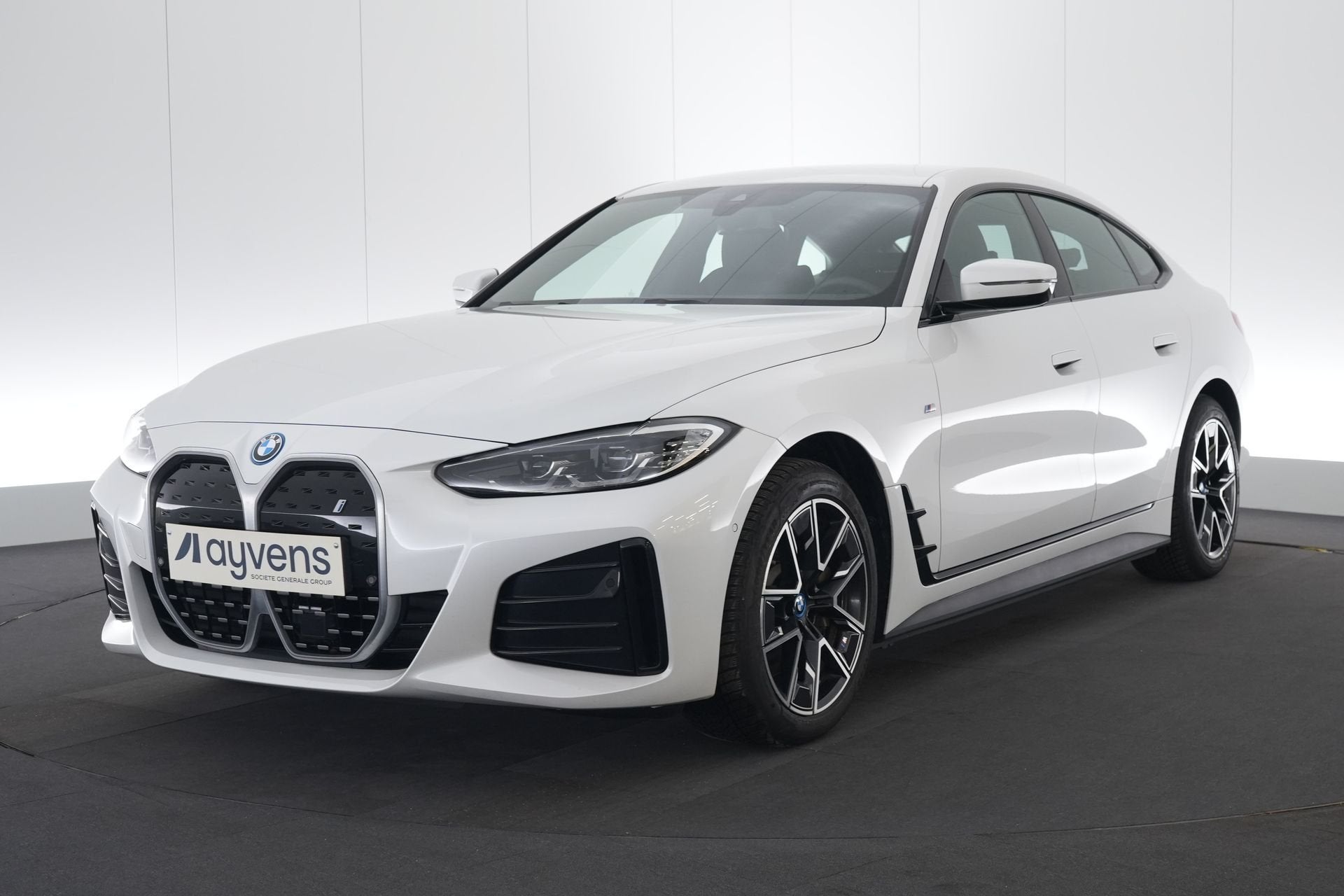 (2FFW570) BMW I4, Auto's, Achterwielaandrijving, Gebruikt, Alcantara, Wit