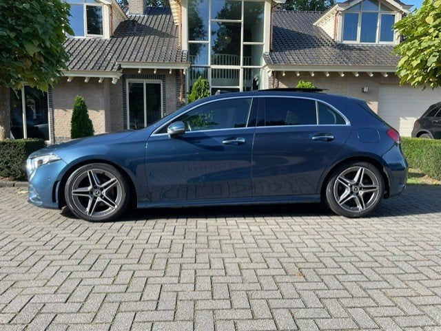 Mercedes-Benz A-klasse 200 AMG LINE PANO LED NAVI CAMERA, Auto's, Automaat, Gebruikt, Blauw, Leder en Stof