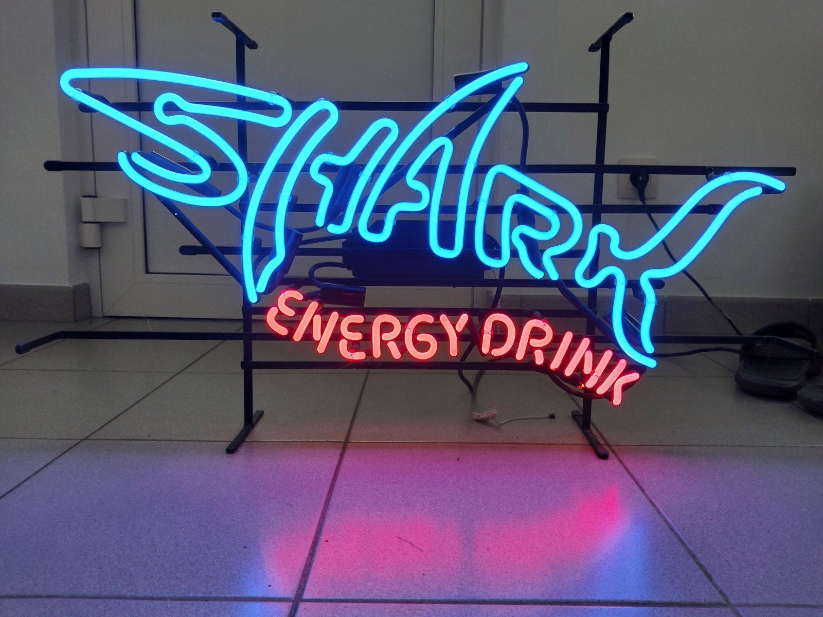 orginele glazen "energy drink" neonreclame., Enlèvement