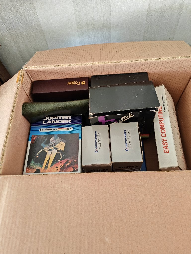 Commodore 64 : jeux + Logiciels + joysticks + floppy clean, Informatique & Logiciels, Ordinateurs Vintage, Enlèvement