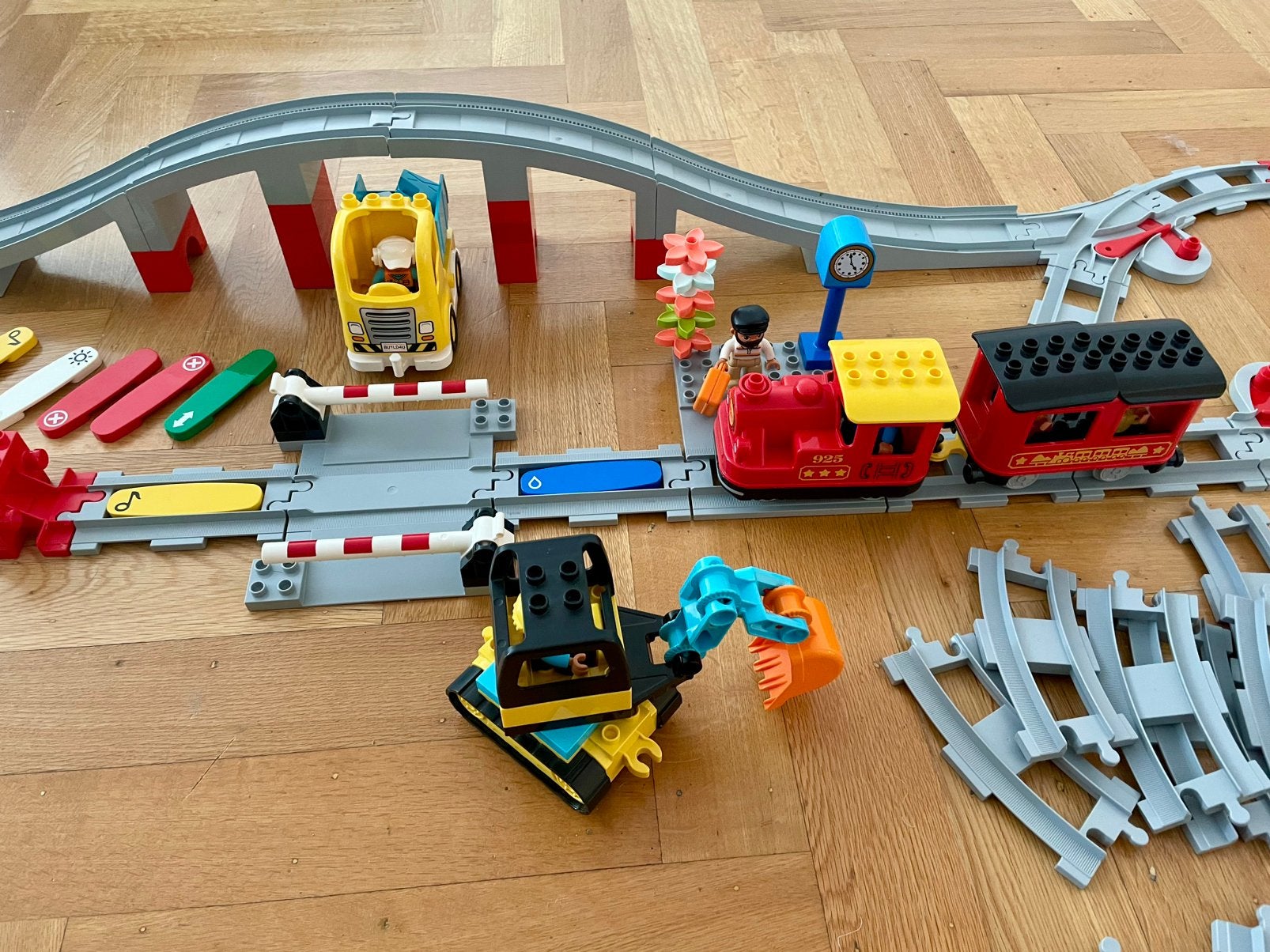 Duplo treinset met uitbreiding en bouwvoertuigen, Kinderen en Baby's, Speelgoed | Duplo en Lego, Ophalen, Compleet, Zo goed als nieuw