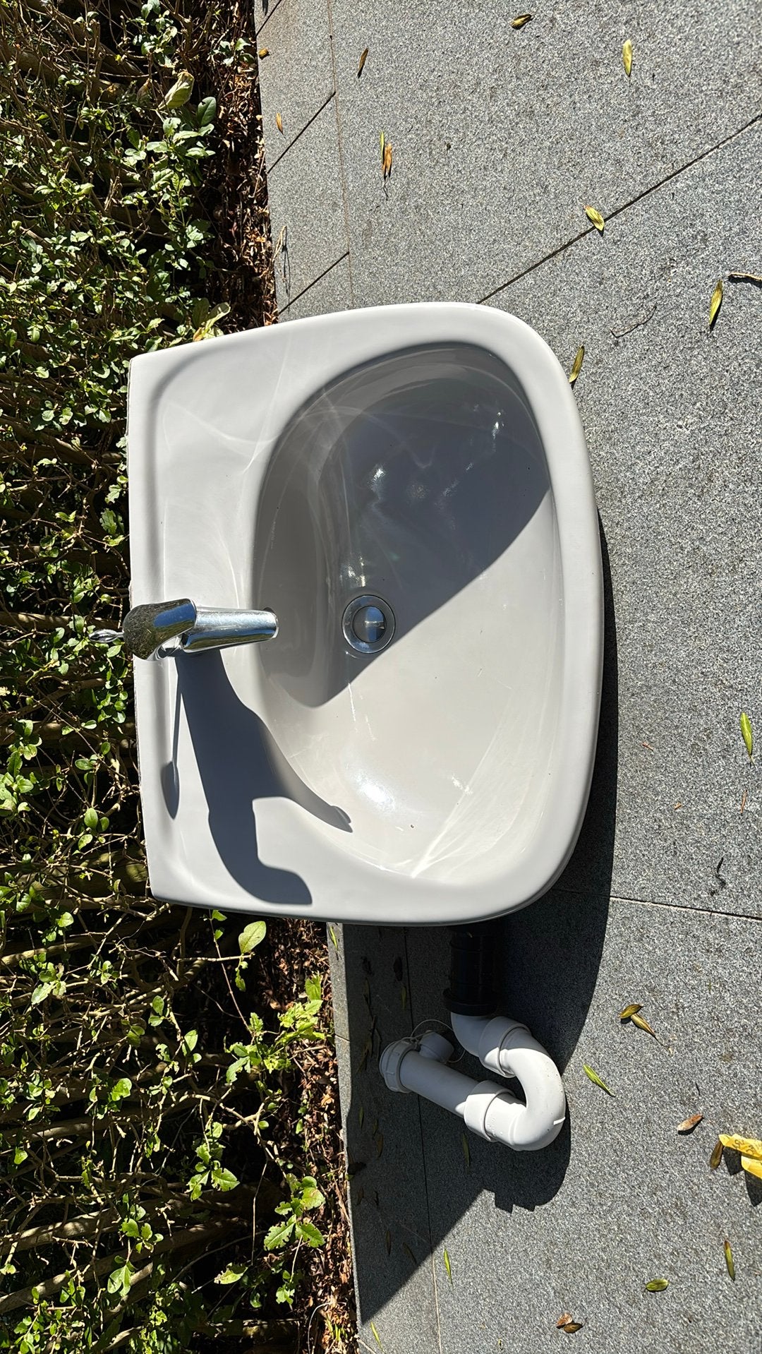 Lavabo avec robinet et siphon, Bricolage & Construction, Sanitaire, Enlèvement, Utilisé, Pierre, Lavabo