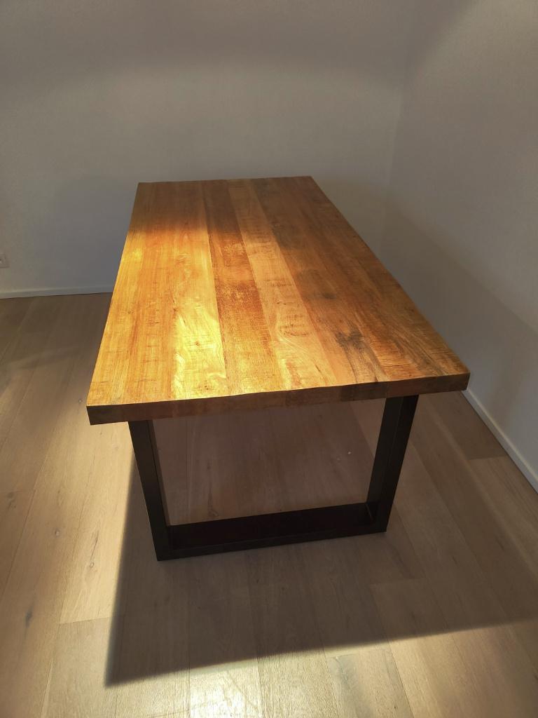 Table à manger industrielle en bois massif et métal, Maison & Meubles, Enlèvement, Comme neuf, Carré, Métal