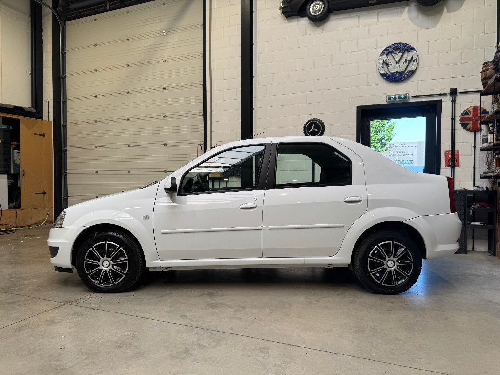 DACIA LOGAN 1.2 BENZINE 95.000 KM TOPSTAAT - GARANTIE -, Voorwielaandrijving, Stof, Zwart, 4 cilinders
