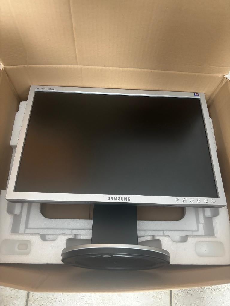 Monitor LCD 19" samsung, Ophalen, Gebruikt, 3 tot 5 ms, In hoogte verstelbaar