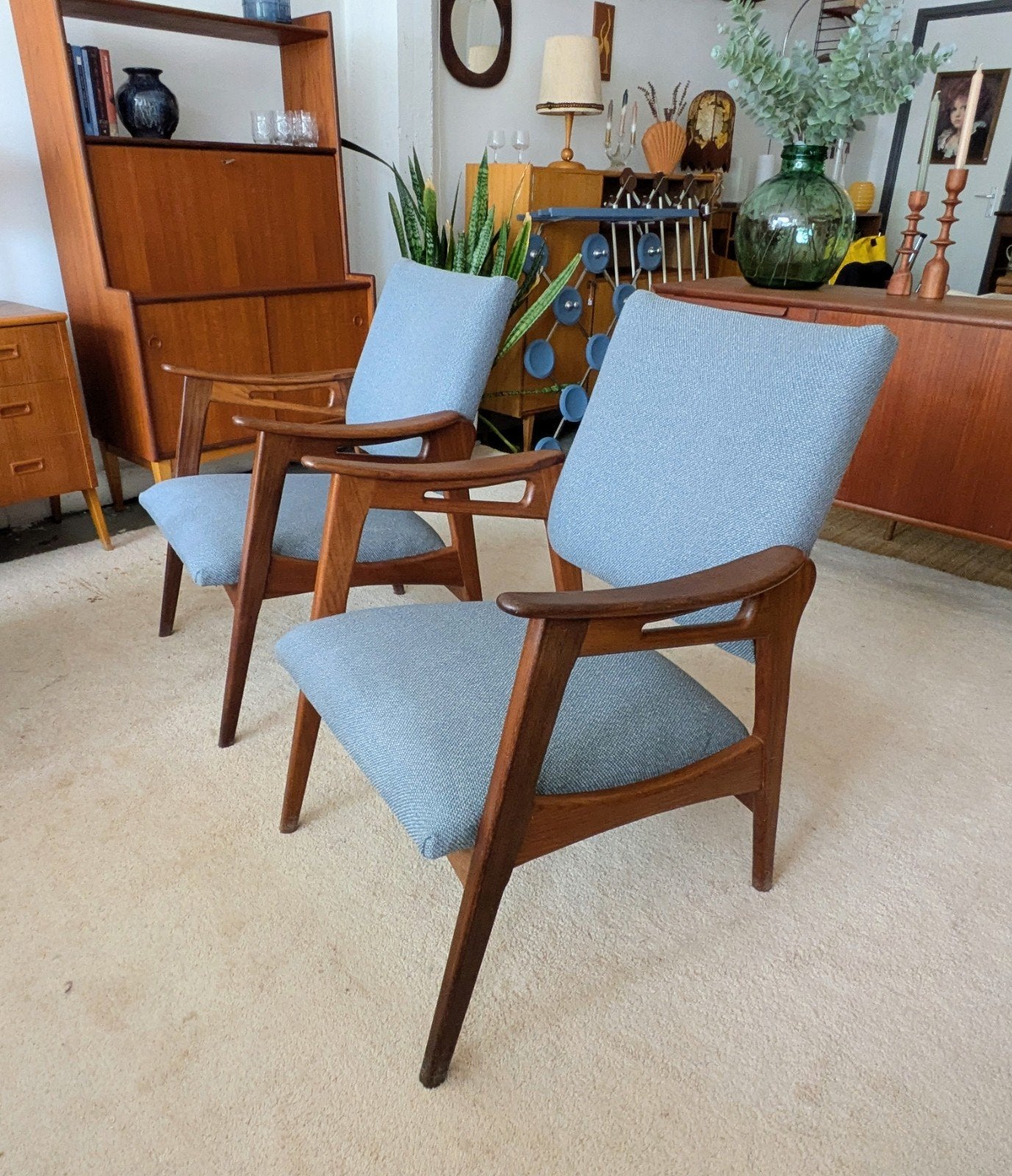 Vintage teakhouten Deense fauteuil, 2 stuks beschikbaar, Huis en Inrichting, Ophalen