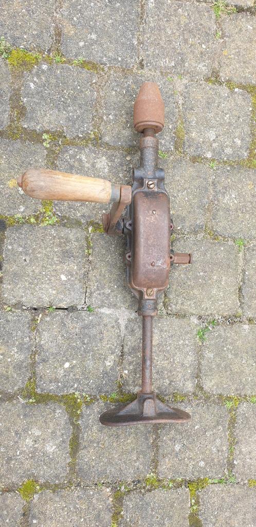 Antieke  handboormachine, Antiek en Kunst, Ophalen