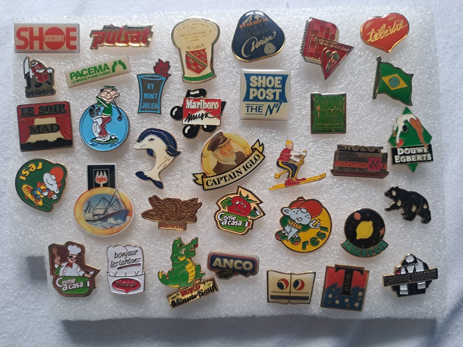 lot pin's pins sans attaches au dos. lire annonce, Enlèvement