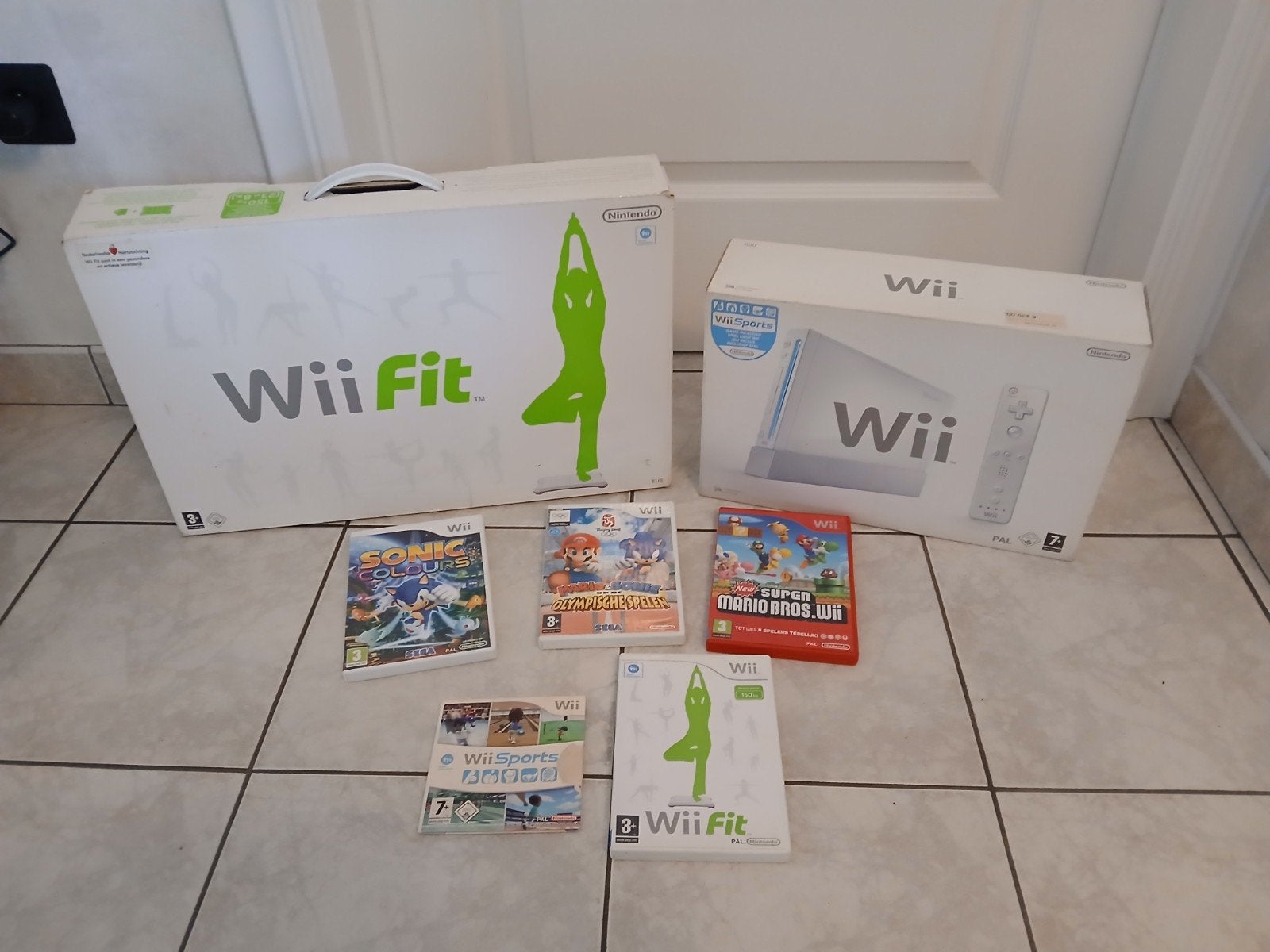 nintendo wii console + wii fit met spelletjes en afstandsbed, Consoles de jeu & Jeux vidéo, Enlèvement ou Envoi, Comme neuf, Avec 2 manettes