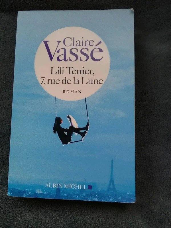 "Lili Terrier, 7, rue de la Lune" Claire Vassé (2010), Enlèvement ou Envoi, Utilisé, Europe autre, Claire Vassé