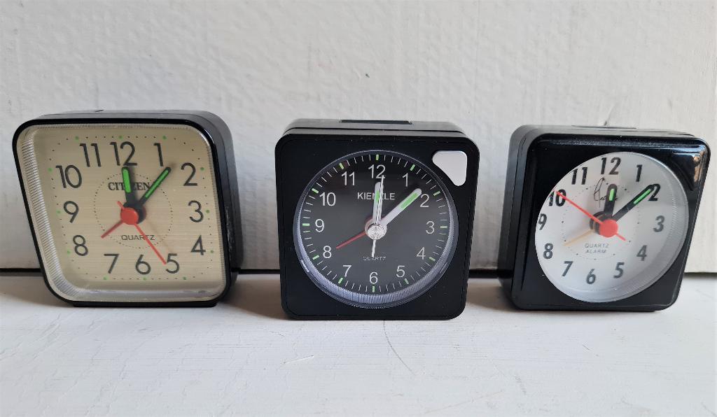 3 réveils vintage dont 1magnifique Citizen fabriqué au Japon, Electroménager, Réveils, Utilisé, Analogique, Enlèvement ou Envoi