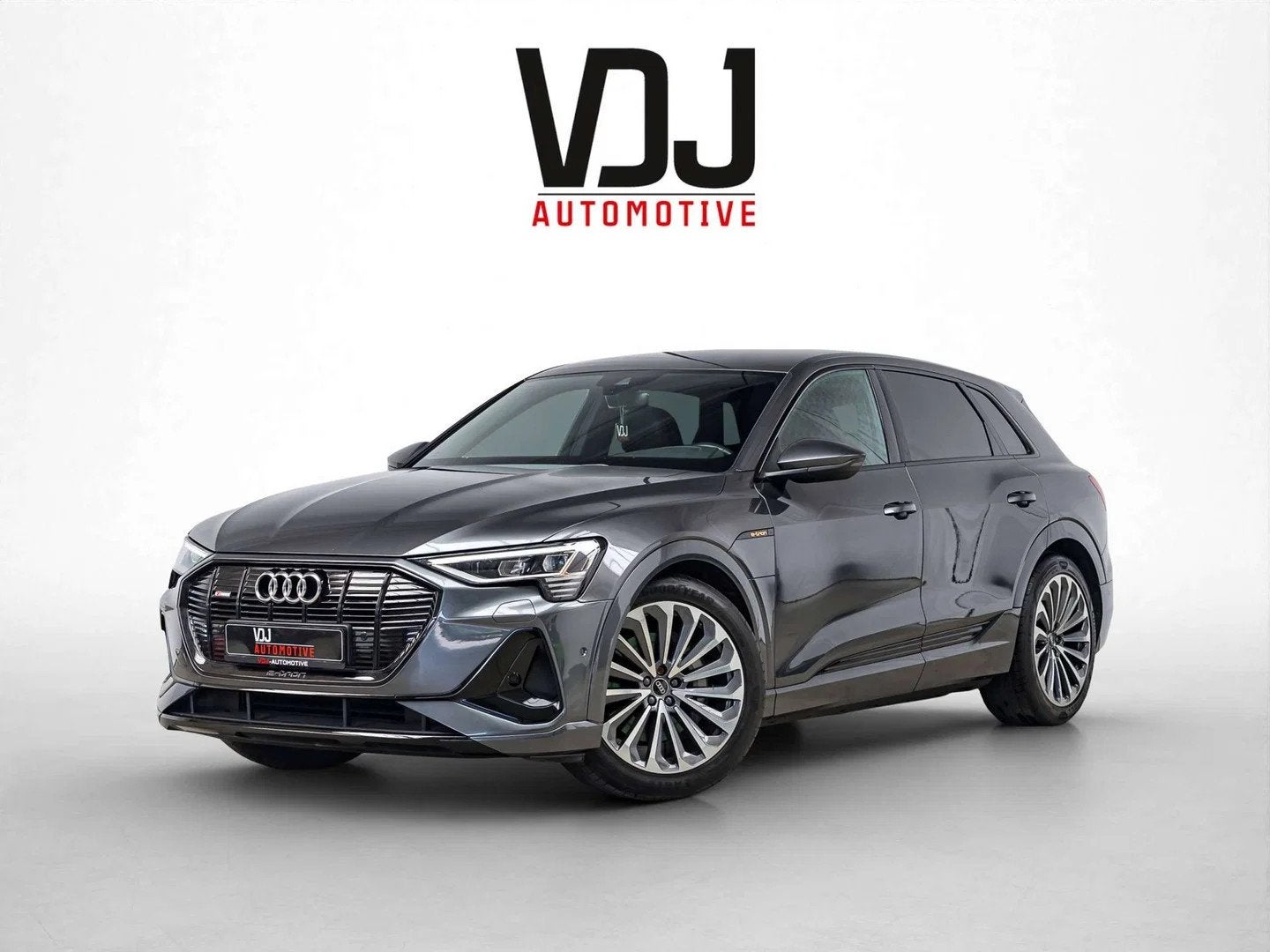Audi e-tron 95 kWh 55 QUATTRO|2X S-LINE|KEYLESS|SFEERVERL.|Z, Auto's, Gebruikt, Zwart, 408 pk, Leder