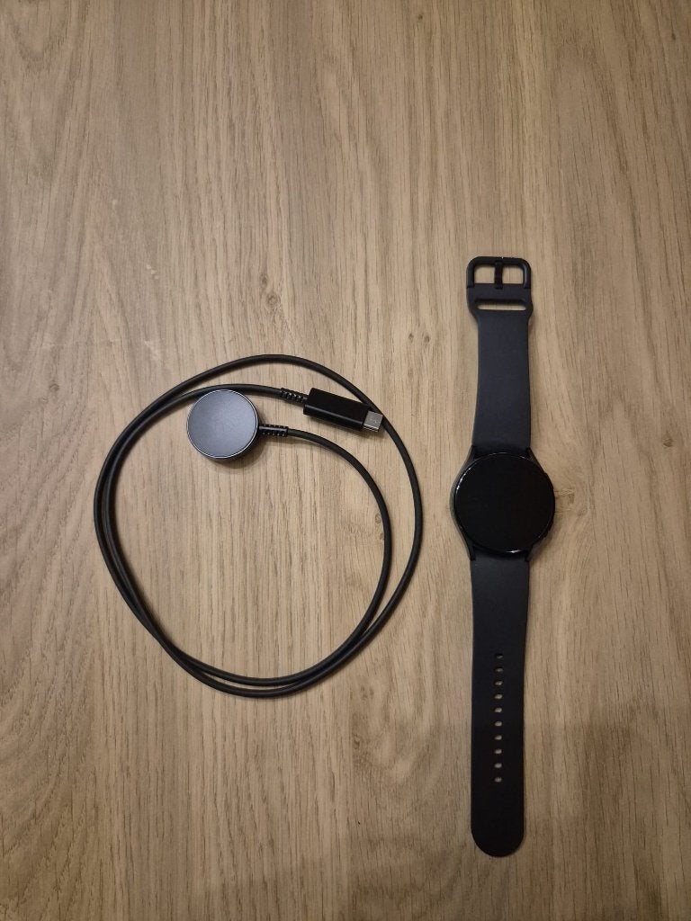 Samsung Galaxy Watch 5 Bluetooth 40 mm – Très bon état, Bijoux, Sacs & Beauté, Montres de sport, Enlèvement ou Envoi, Comme neuf