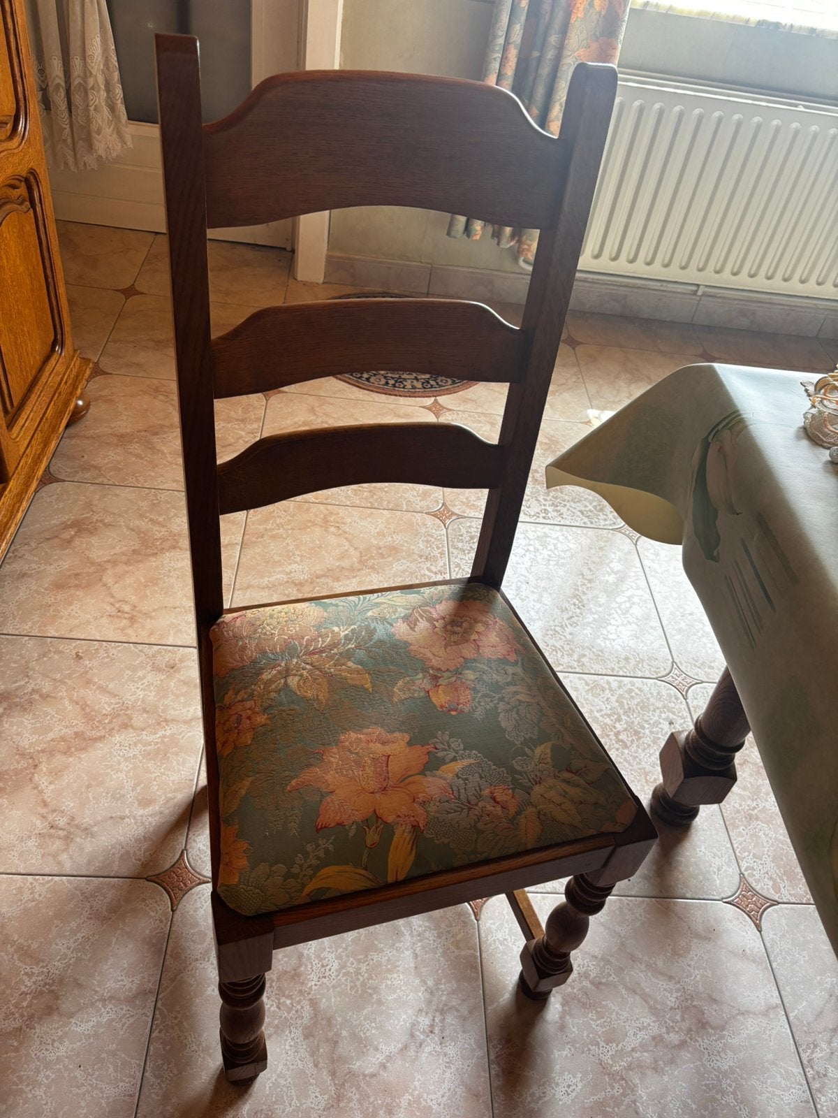 6 chaises, Enlèvement