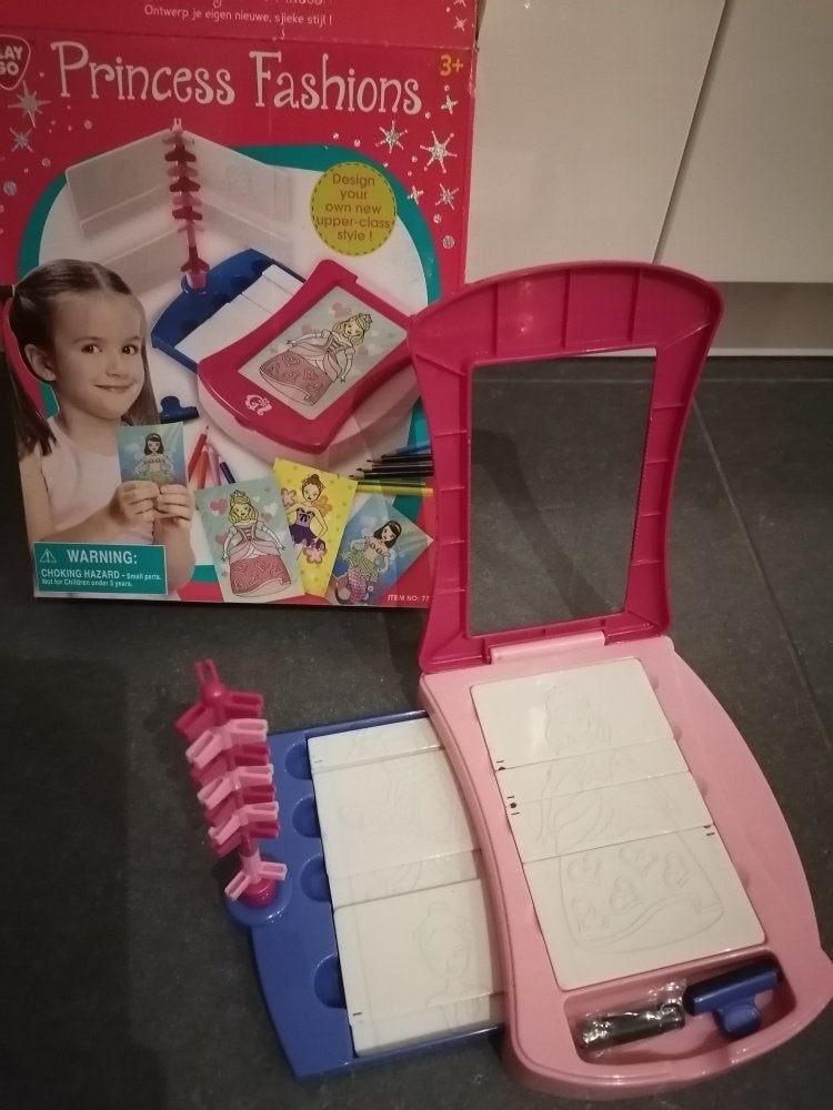 Princess Fashions: ontwerp je eigen prinsessenjurk, Enfants & Bébés, Jouets | Éducatifs & Créatifs, Enlèvement, Comme neuf, Découverte