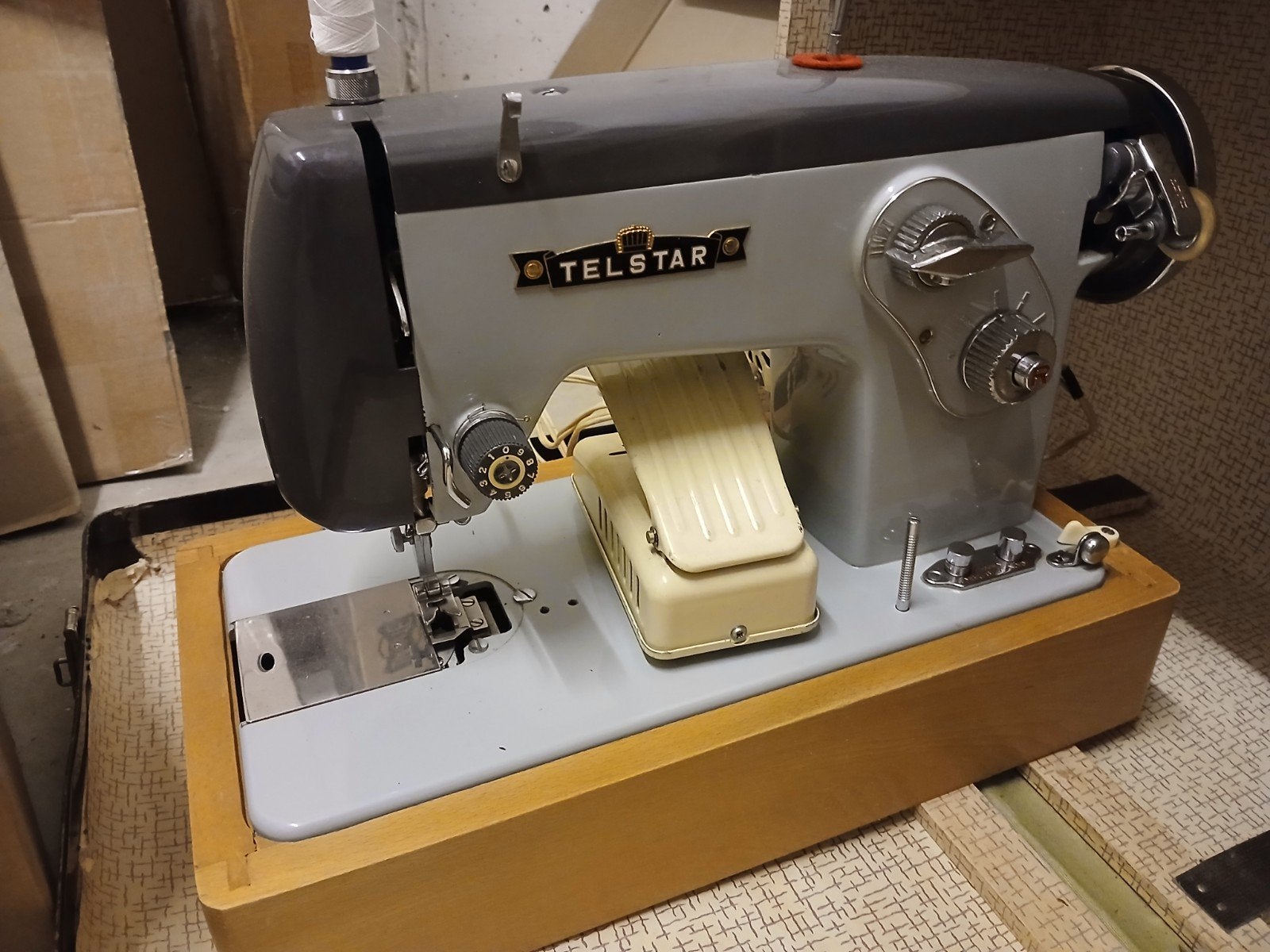 Vintage naaimachine, Ophalen