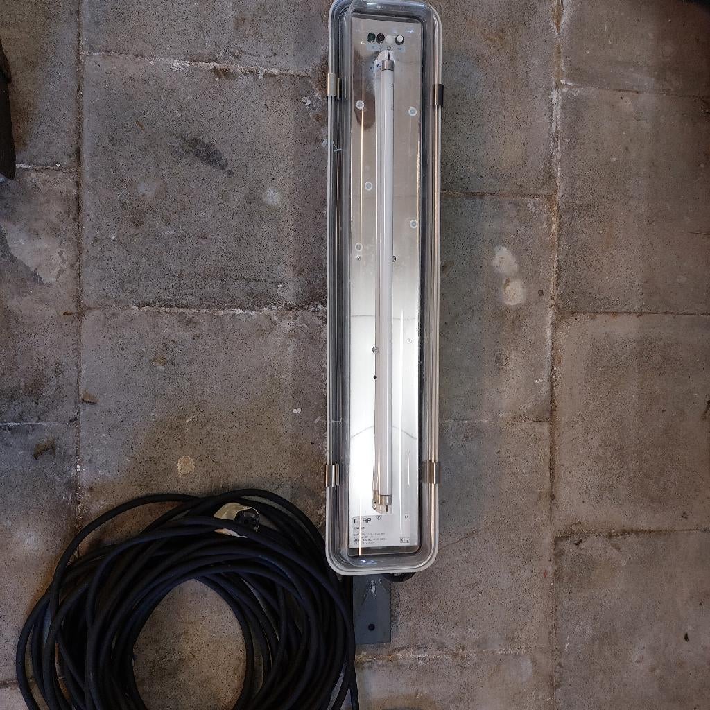 éclairage de secours (2x), Bricolage & Construction, Enlèvement, Comme neuf, Lampe avec luminaire