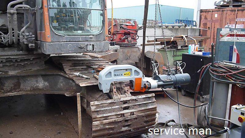 Gezocht: Iemand of tips om schakel rups te vervangen Kobelco, Ophalen, Kraan