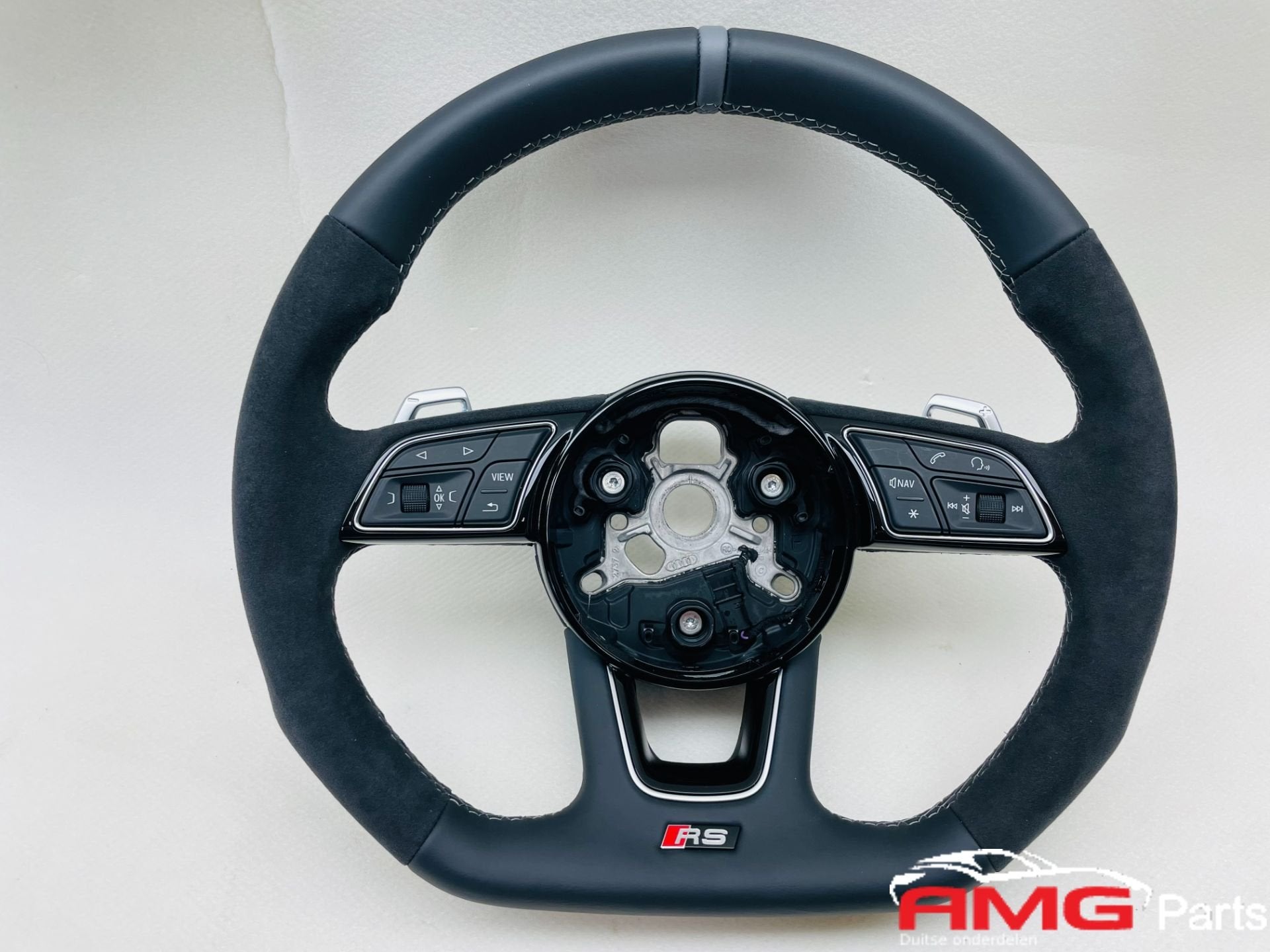 Volant Audi S RS Volant Alcantara Clubsport A3 A4 A5, Autos : Pièces & Accessoires, Neuf, AUDI AG, Auto-Union-Strasse 1
85045  Ingolstadt, DE