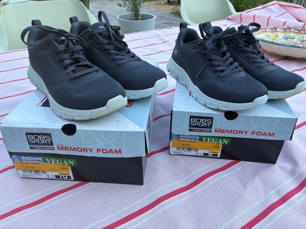 Skechers sportschoenen maat 40 en 38, Ophalen, Zo goed als nieuw, Sportschoenen