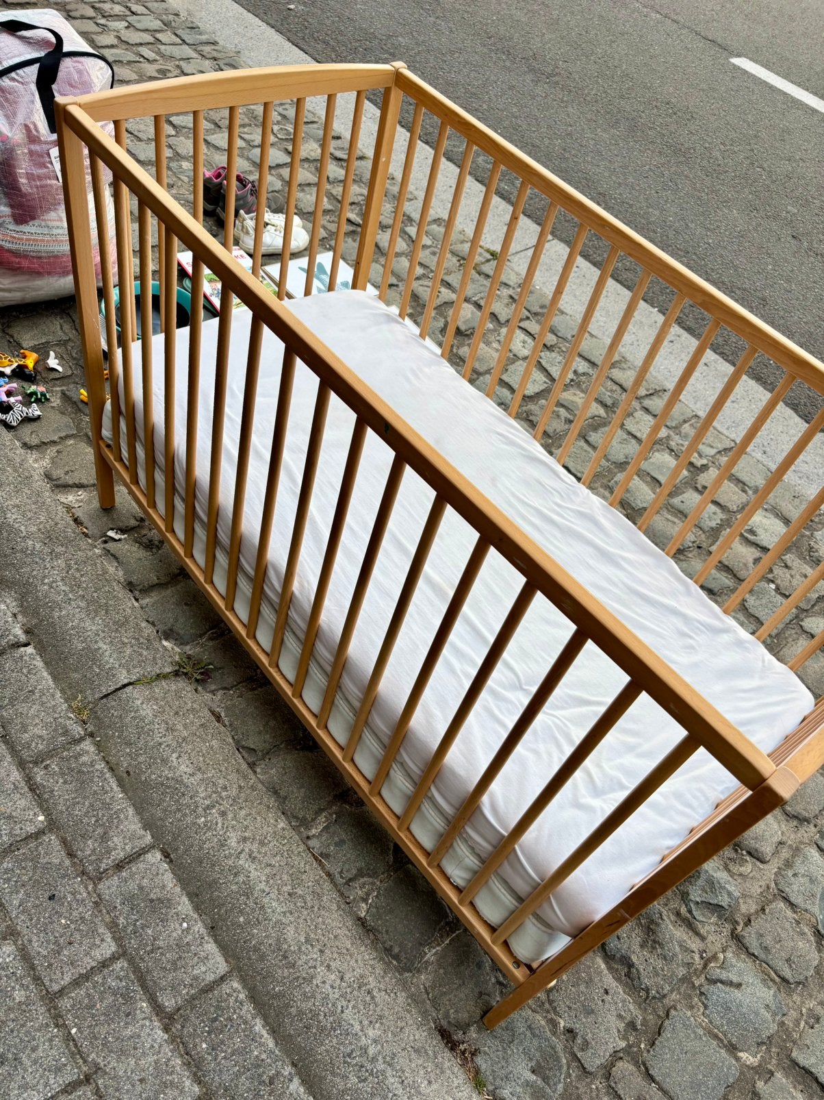 Lit cage bébé avec 2 matelas, Enlèvement, Comme neuf, Lit