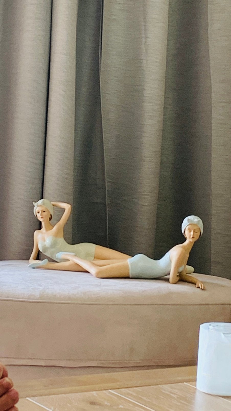 2 Decoratieve figuur vrouwen liggend , jaren 60, Ophalen, Beeld, Blauw, Overige materialen